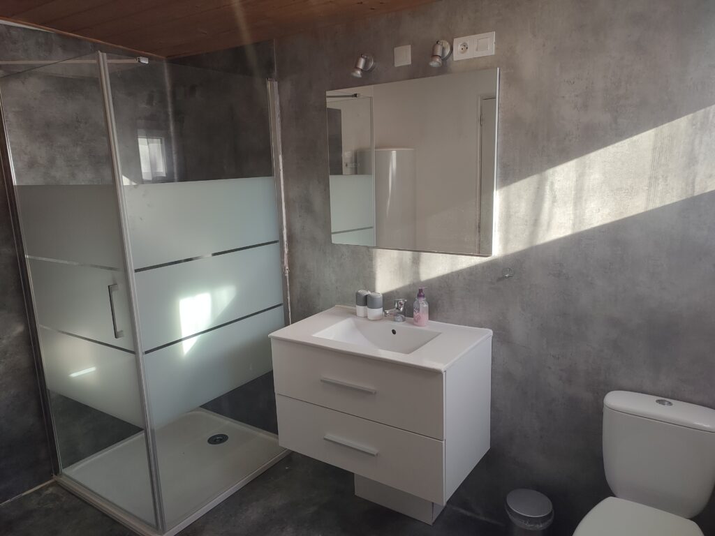 chalet beziers shower