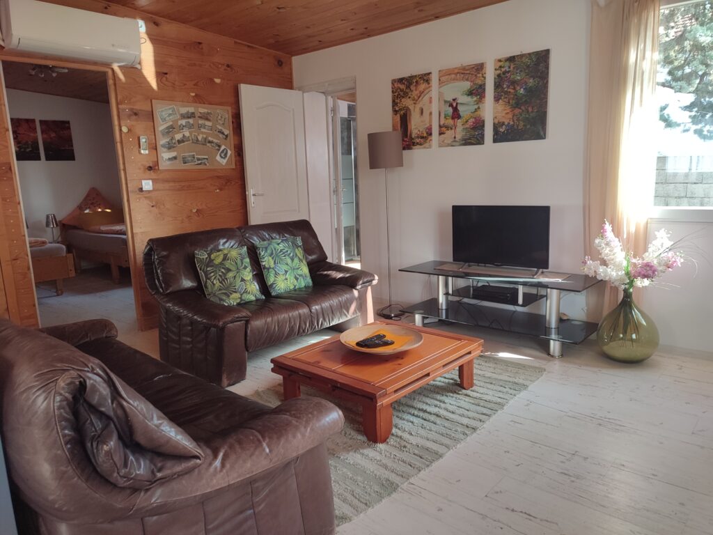 chalet beziers TV
