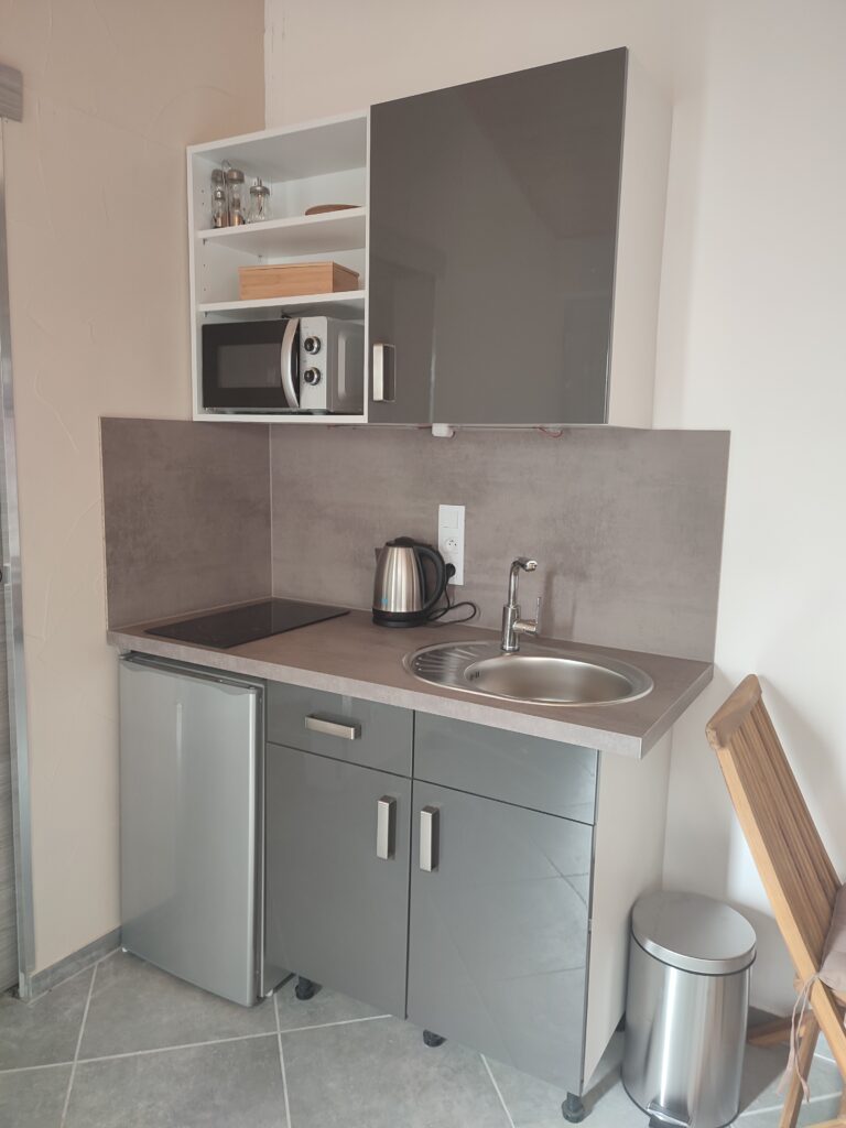 jardin de coubertin studio kitchen