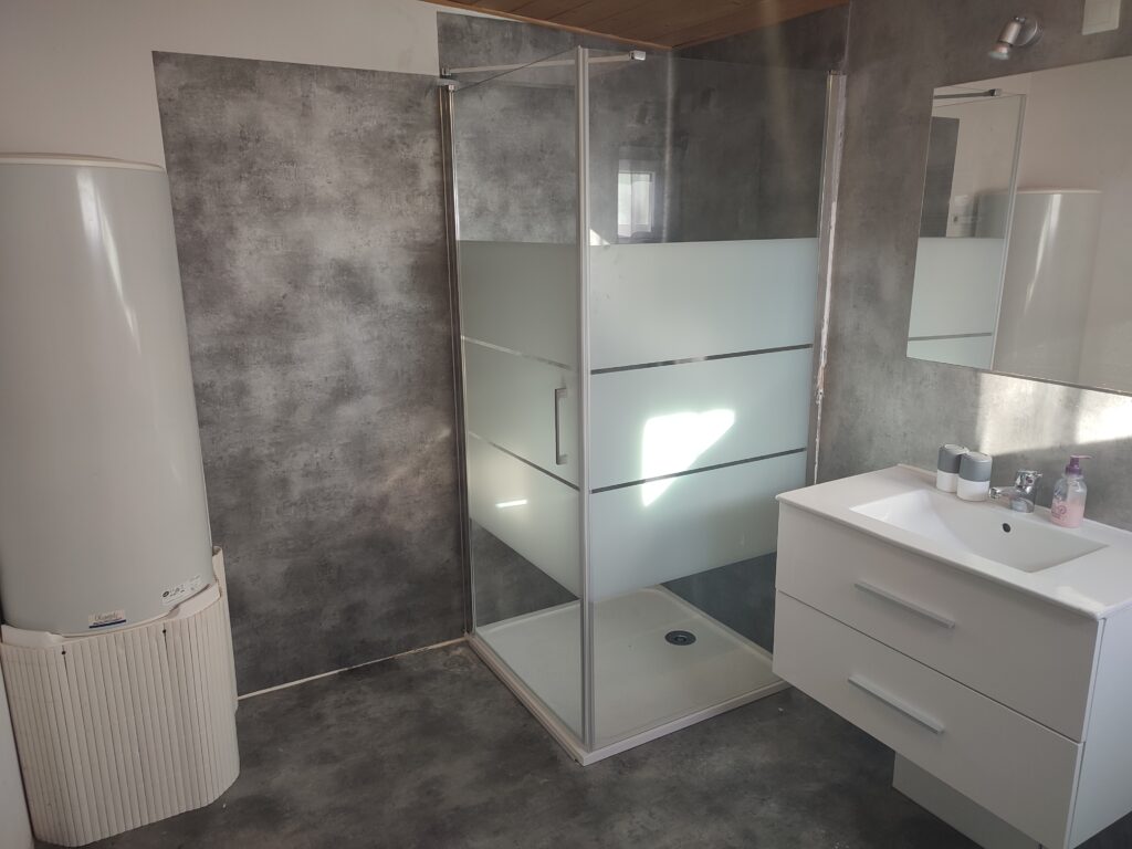 chalet beziers shower